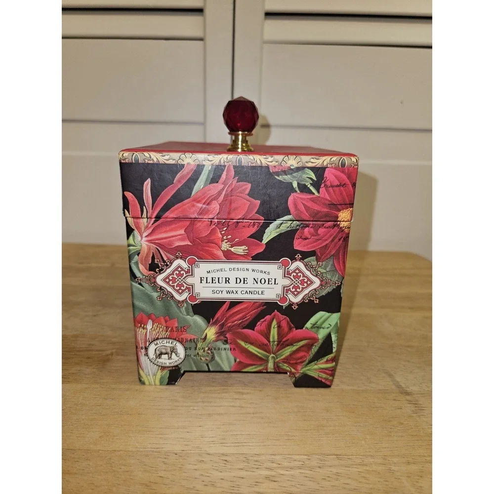 Michel Design‎ Works Soy Wax Candle White Christmas Box 40 Hours Fleur-de-Noel